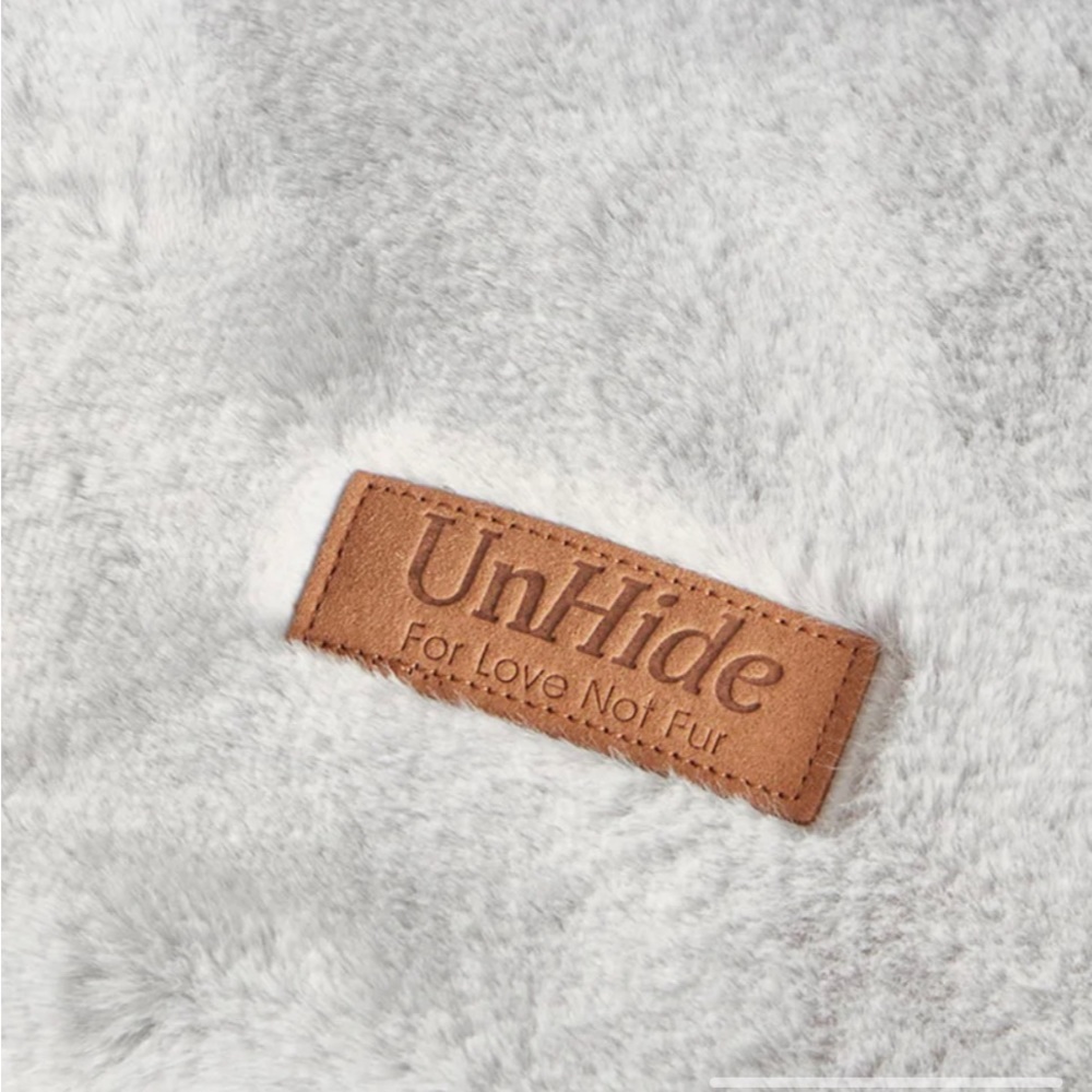 Silver Unhide blanket